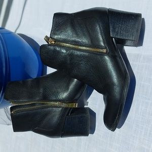 TOMMY HILFIGER black ankle boots. Size 7.5. Pre-owned excellent codition.